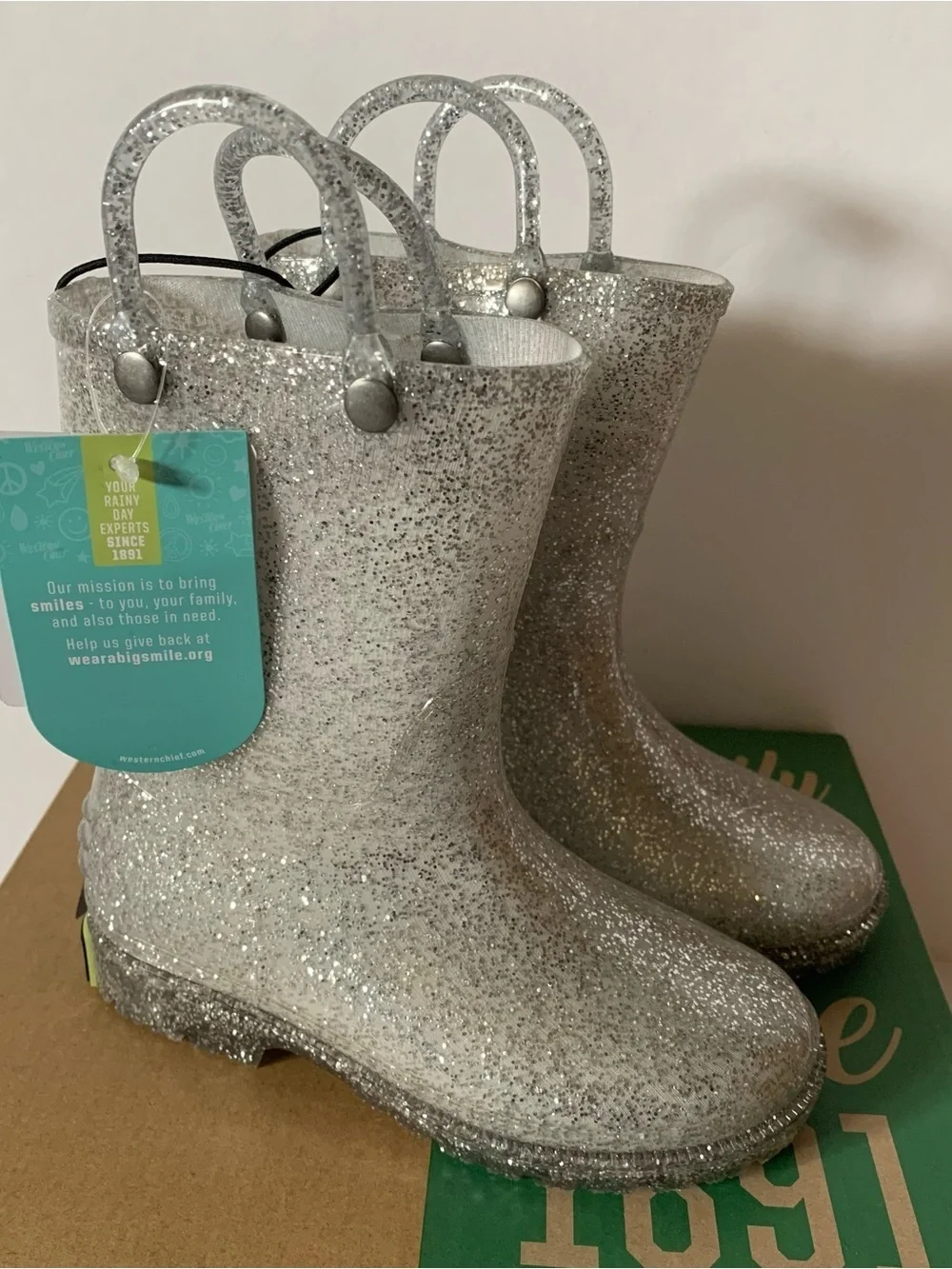 NIB. WESTERN CHIEF Silver Glitter Kids Boots